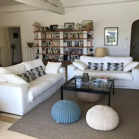 De Plein Pied Pour 8 Personnes A Gassin