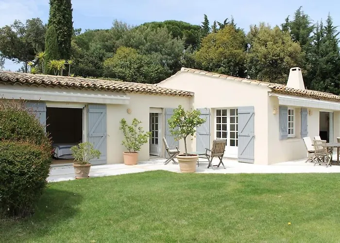 De Plein Pied Pour 8 Personnes A Gassin Villa