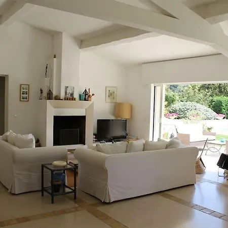 De Plein Pied Pour 8 Personnes A Gassin *